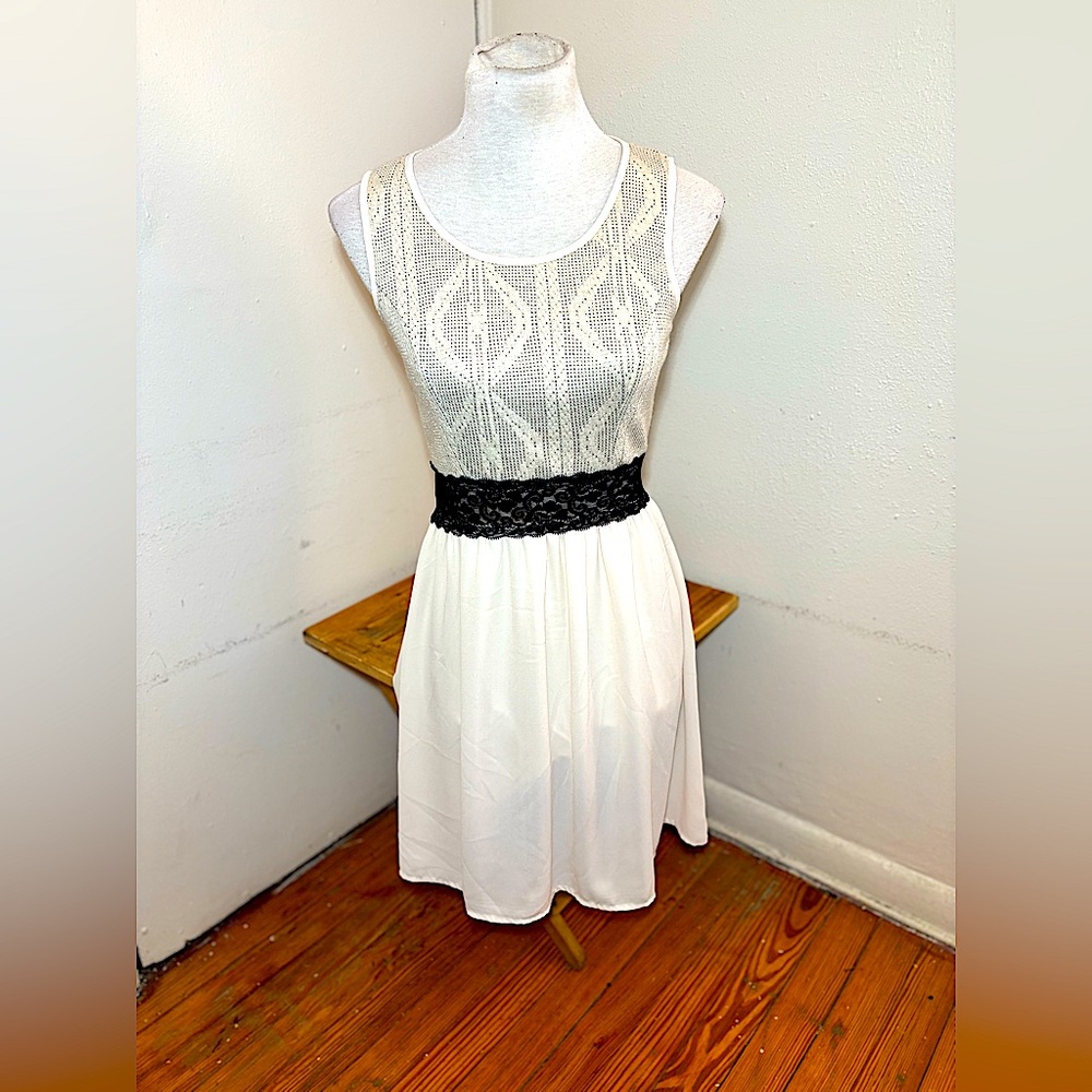 Monteau Sleeveless Mixed Media Dress